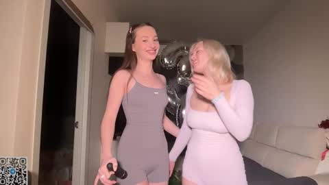 Sophie and Sarah online show from 17, 3, 2026