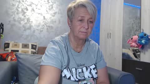 Lovepinklilly online show from 17, 11, 2025