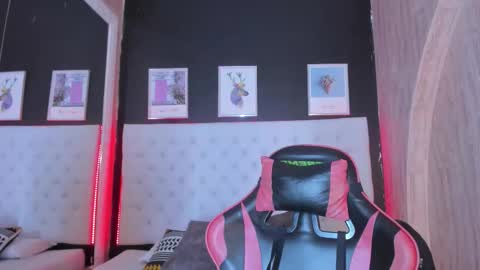 Snapshot of rosi_cooper chatting on 2, 10, 2025 rosi_cooper online show from 2, 10, 2025