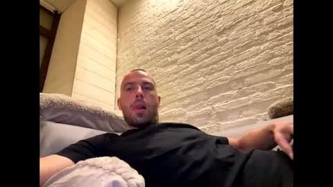 Snapshot of rotteei1 chatting on 1, 10, 2025 rotteei1 online show from 1, 10, 2025