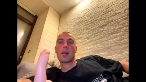 Snapshot of rotteei1 chatting on 4, 10, 2025 rotteei1 online show from 4, 10, 2025