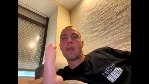 Snapshot of rotteei1 chatting on 5, 10, 2025 rotteei1 online show from 5, 10, 2025