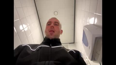 Snapshot of rotteei1 chatting on 10, 10, 2025 rotteei1 online show from 10, 10, 2025