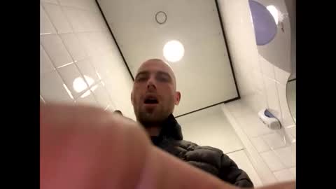 Snapshot of rotteei1 chatting on 13, 10, 2025 rotteei1 online show from 13, 10, 2025