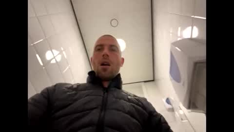 Snapshot of rotteei1 chatting on 14, 10, 2025 rotteei1 online show from 14, 10, 2025