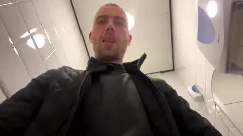 Snapshot of rotteei1 chatting on 16, 10, 2025 rotteei1 online show from 16, 10, 2025