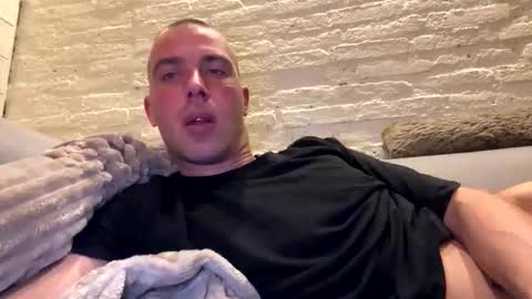 Snapshot of rotteei1 chatting on 18, 10, 2025 rotteei1 online show from 18, 10, 2025