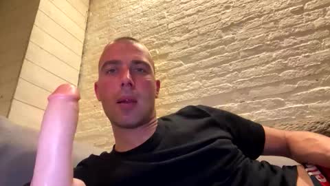 Snapshot of rotteei1 chatting on 19, 10, 2025 rotteei1 online show from 19, 10, 2025