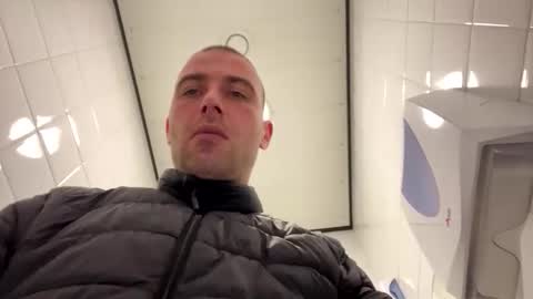 Snapshot of rotteei1 chatting on 21, 10, 2025 rotteei1 online show from 21, 10, 2025