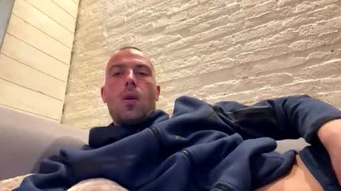 Snapshot of rotteei1 chatting on 25, 10, 2025 rotteei1 online show from 25, 10, 2025