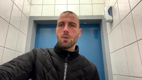 Snapshot of rotteei1 chatting on 21, 11, 2025 rotteei1 online show from 21, 11, 2025