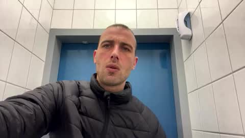 Snapshot of rotteei1 chatting on 25, 11, 2025 rotteei1 online show from 25, 11, 2025