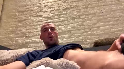 Snapshot of rotteei1 chatting on 28, 11, 2025 rotteei1 online show from 28, 11, 2025