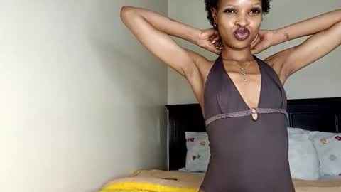 Snapshot of roundbootie chatting on 6, 6, 2026 roundbootie online show from 6, 6, 2026
