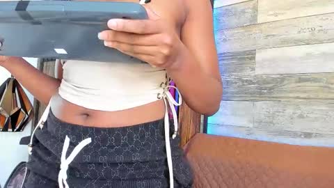 rouselux online show from 25, 2, 2026