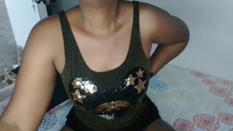 Snapshot of roushlove chatting on 24, 1, 2025 luxa online show from 24, 1, 2025