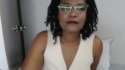 Snapshot of roushlove chatting on 6, 3, 2025 luxa online show from 6, 3, 2025