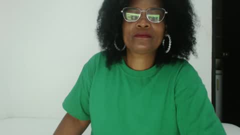 Snapshot of roushlove chatting on 5, 10, 2025 luxa online show from 5, 10, 2025