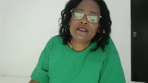 Snapshot of roushlove chatting on 18, 10, 2025 luxa online show from 18, 10, 2025