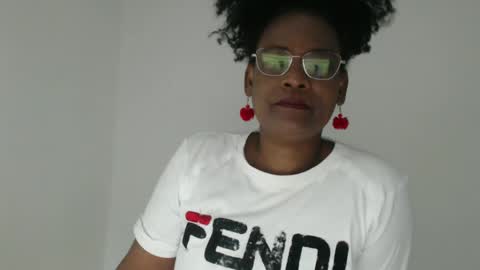 Snapshot of roushlove chatting on 1, 11, 2025 luxa online show from 1, 11, 2025