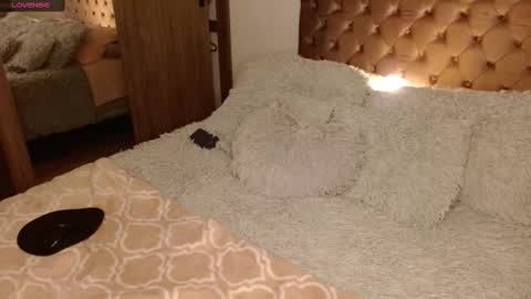 Rouss marie henao  online show from 5, 3, 2025