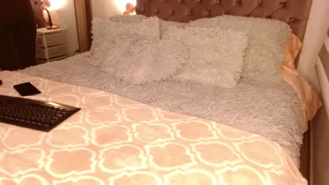 Rouss marie henao  online show from 7, 10, 2025