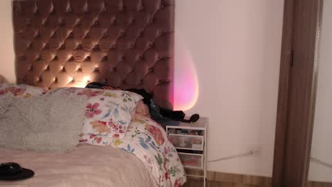 Rouss marie henao  online show from 24, 4, 2026