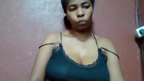 rovaelyah online show from 13, 4, 2026