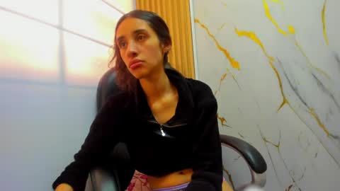 roxanasiranohh online show from 27, 7, 2026
