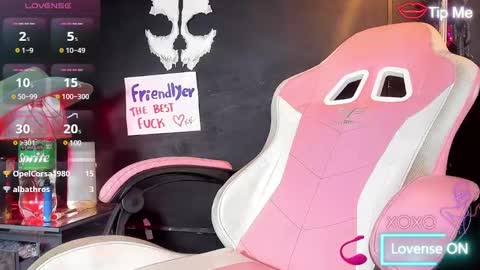 Snapshot of roxaneevans_ chatting on 10, 3, 2025 Roxane online show from 10, 3, 2025