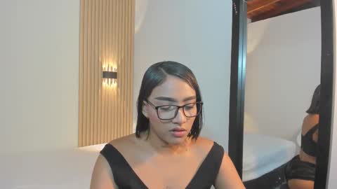 roxanerichie  online show from 4, 12, 2025