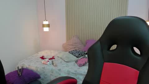 roxanerichie  online show from 15, 12, 2025