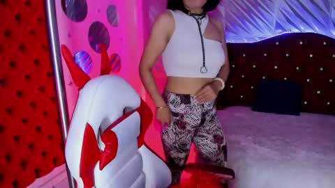 Snapshot of roxanne_han chatting on 9, 6, 2026 roxanne_han online show from 9, 6, 2026