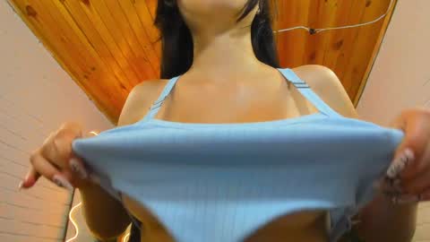 roxanne_tay online show from 6, 1, 2025