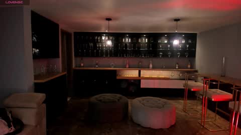 Roxanne Hill  online show from 31, 10, 2025