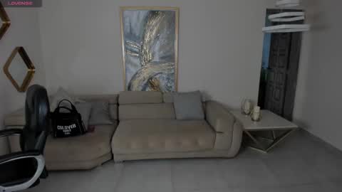 Roxanne Hill  online show from 20, 11, 2025