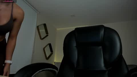 Roxanne Hill  online show from 19, 6, 2026