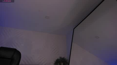 Roxanne Hill  online show from 30, 7, 2026