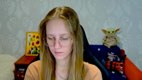 Snapshot of roxie_shy chatting on 11, 9, 2025 roxie_shy online show from 11, 9, 2025