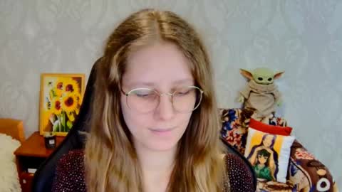 Snapshot of roxie_shy chatting on 28, 11, 2025 roxie_shy online show from 28, 11, 2025