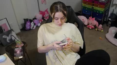 Snapshot of roxiethefox chatting on 29, 9, 2025 roxie online show from 29, 9, 2025