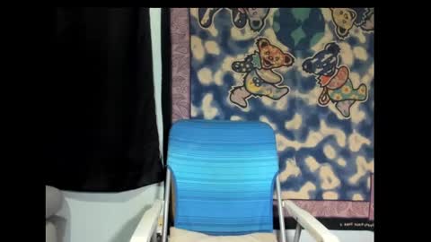 roxihazeleyes online show from 10, 3, 2025