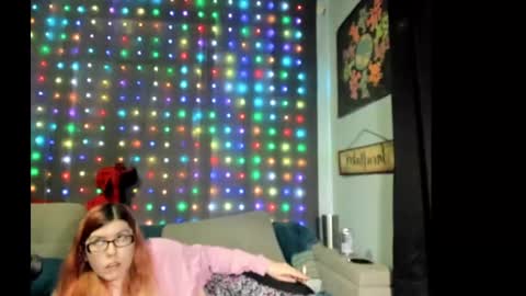 roxihazeleyes online show from 7, 10, 2025