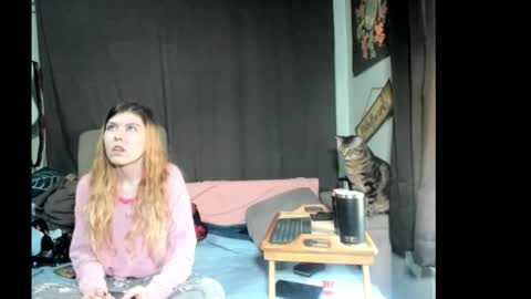 roxihazeleyes online show from 15, 3, 2026