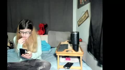 roxihazeleyes online show from 21, 4, 2026