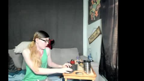 roxihazeleyes online show from 25, 4, 2026