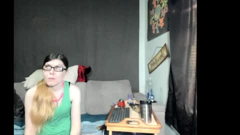 roxihazeleyes online show from 25, 4, 2026