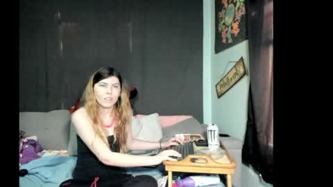 roxihazeleyes online show from 28, 4, 2026