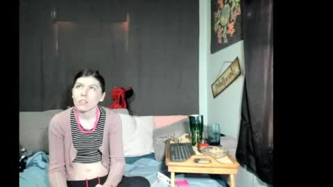 Snapshot of roxihazeleyes chatting on 29, 4, 2026 roxihazeleyes online show from 29, 4, 2026