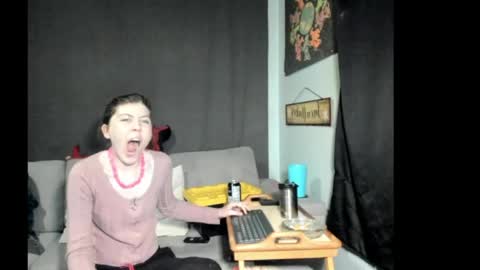 Snapshot of roxihazeleyes chatting on 28, 5, 2026 roxihazeleyes online show from 28, 5, 2026